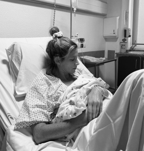 Atriz Matilde Breyner emociona a todos em foto com a falecida filha 