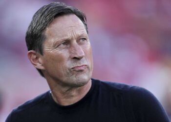 Roger Schmidt abre porta da saída e vai mesmo sair?