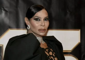 José Castelo Branco coloca sanidade de Betty Grafstein em causa