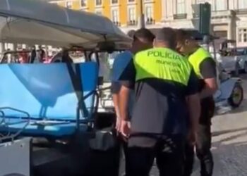 Motorista de tuk-tuk agredido por polícia em Lisboa reage