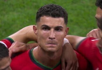 O momento em que Cristiano Ronaldo vê o ecran gigante e desaba em lágrimas