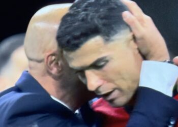 Cristiano Ronaldo não contém a emoção na Flash Interview e pede para sair