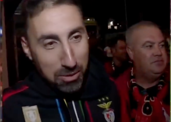 Adepto do Benfica atira-se contra Luís Filipe Vieira em direto