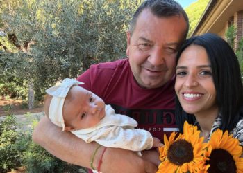 Homem vê esposa e bebé de três meses serem arrastados pela cheia