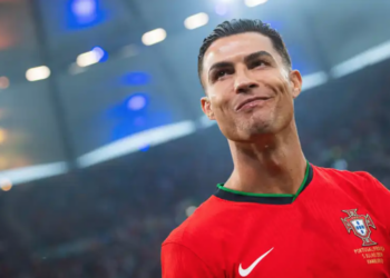 Cristiano Ronaldo aparece com novo look e dá que falar