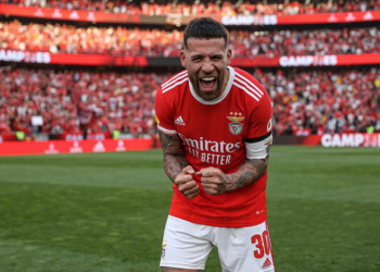 Otamendi arrasado nas redes sociais: ‘estou tão cansado’