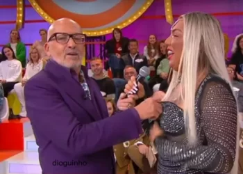 Goucha estica-se e deixa Cláudia Nayara quase a mostrar tudo