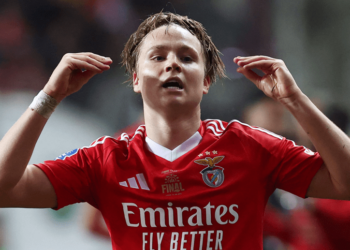 O enigmático festejo de Schjelderup após marcar ao Sporting na final da Allianz Cup