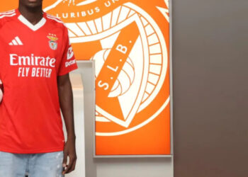 Benfica oficializa reforço