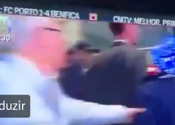 Adepto portista intimida jornalista em momento tenso