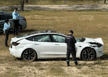 Portas do Tesla não abriram? Acidente que vitimou quatro jovens no Algarve investigado