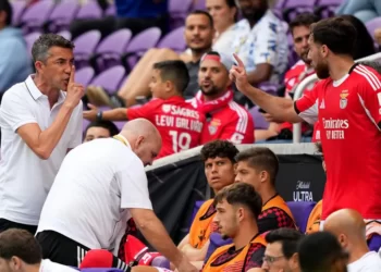 Kökçü explica-se após polémica com Bruno Lage: «Quando estou em campo, por vezes perco o controlo…»