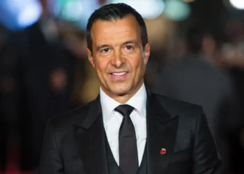 Jorge Mendes na Luz para reforçar equipa