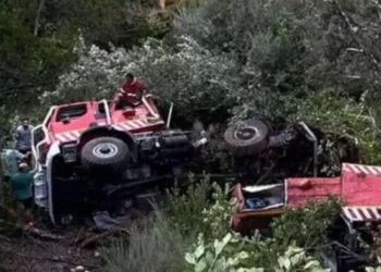 Bombeiro morre em capotamento de veículo na Covilhã. Quatro ficaram feridos