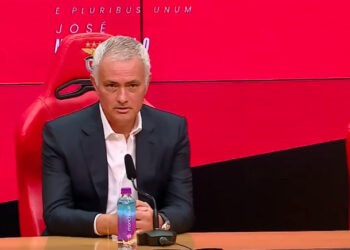 Mourinho explode de emoção na apresentação