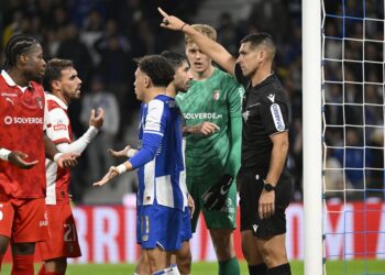 Comunicado do Benfica após queixa de Fábio Veríssimo sobre o FC Porto