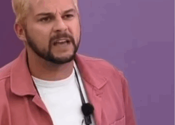 Dylan acusa Liliana de se aproximar dele por ser rico