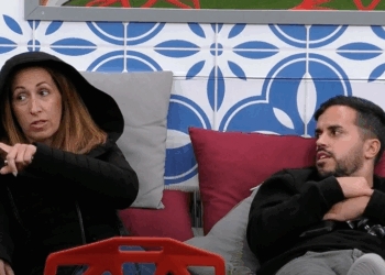 Pedro revela demais sobre Marisa e descai-se no segredo