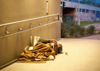 Ator vive como sem abrigo e fãs nem acreditam: “de coração partido”