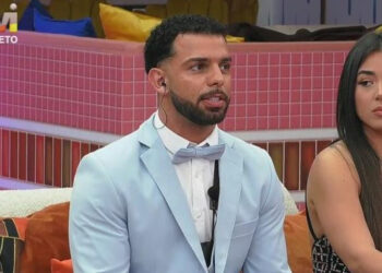 Ninguém viu? Fábio ‘RECEBE RECADO’ em plena gala de fora da casa