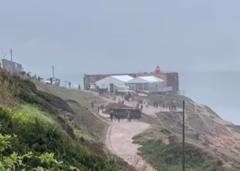 Carrinha escapa por pouco após acidente no Farol da Nazaré