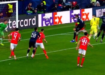 Trubin marca e Benfica passa na Champions