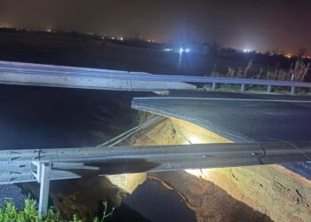 Viaduto da A1 desaba na zona do dique junto ao rio Mondego