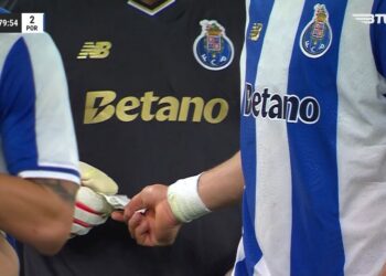 Revelado o que estava no papel que passou pelos jogadores do FC Porto