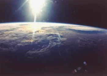 Satélite da NASA em queda em direção à Terra