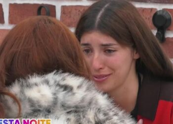 Eva e Ariana têm conversa sentida