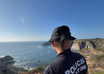 Encontrado o corpo do rapaz de 17 anos desaparecido na Costa da Caparica