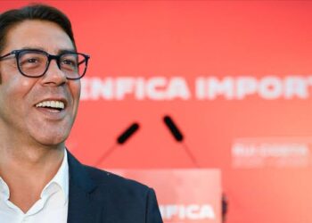 Defesa Central no Benfica. Rui Costa supreende todos