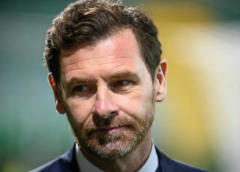 André Villas-Boas atira-se aos rivais e defende árbitro do clássico: “não foi padre”