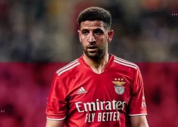 Adel Taarabt de 37 anos faz anúncio
