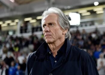 Tensão no Porto: Chegada da Seleção Nacional marcada por insultos a Jorge Jesus e confrontos entre adeptos